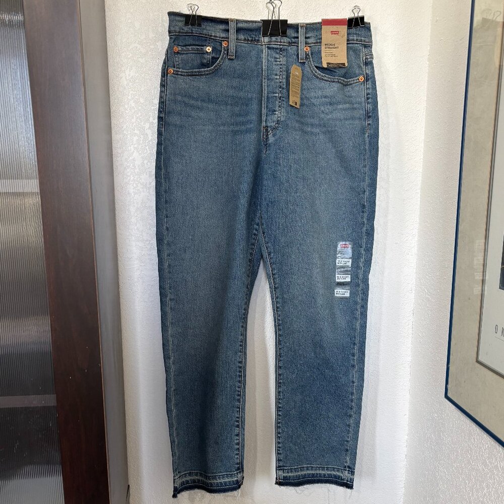 Levis Wedgie Straight- New  W"31" L"28"